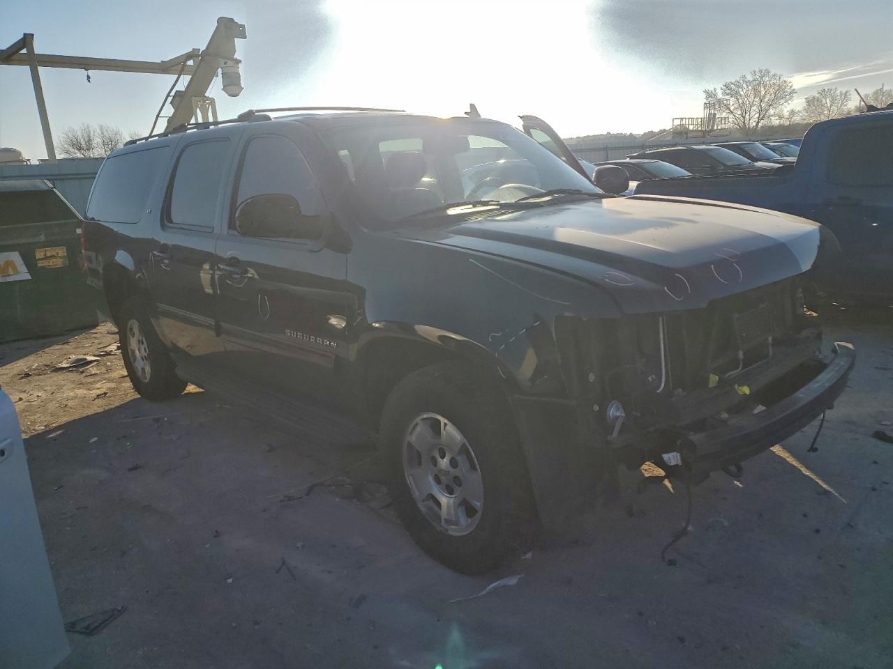 2013 CHEVROLET SUBURBAN K1500 LT photo 4