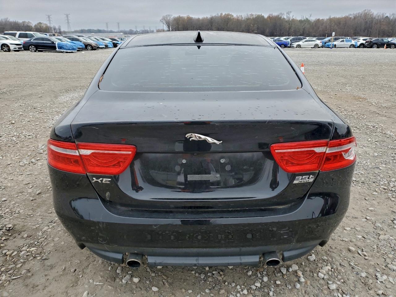 2017 JAGUAR XE PREMIUM photo 6