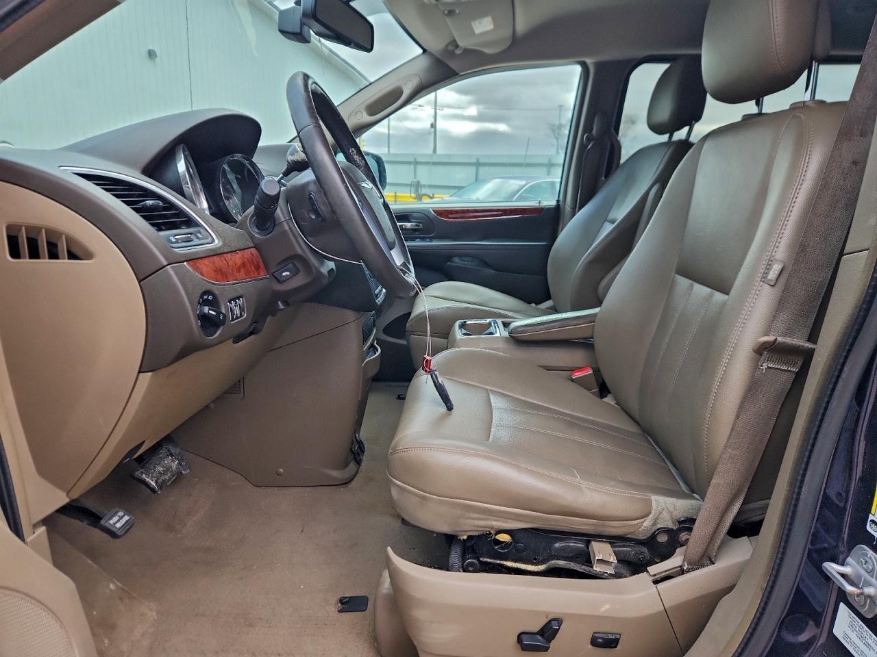 2012 CHRYSLER TOWN & COUNTRY TOURING L photo 19