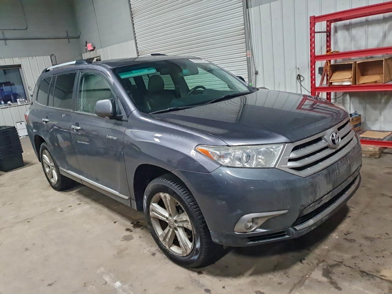 2013 TOYOTA HIGHLANDER LIMITED photo 10