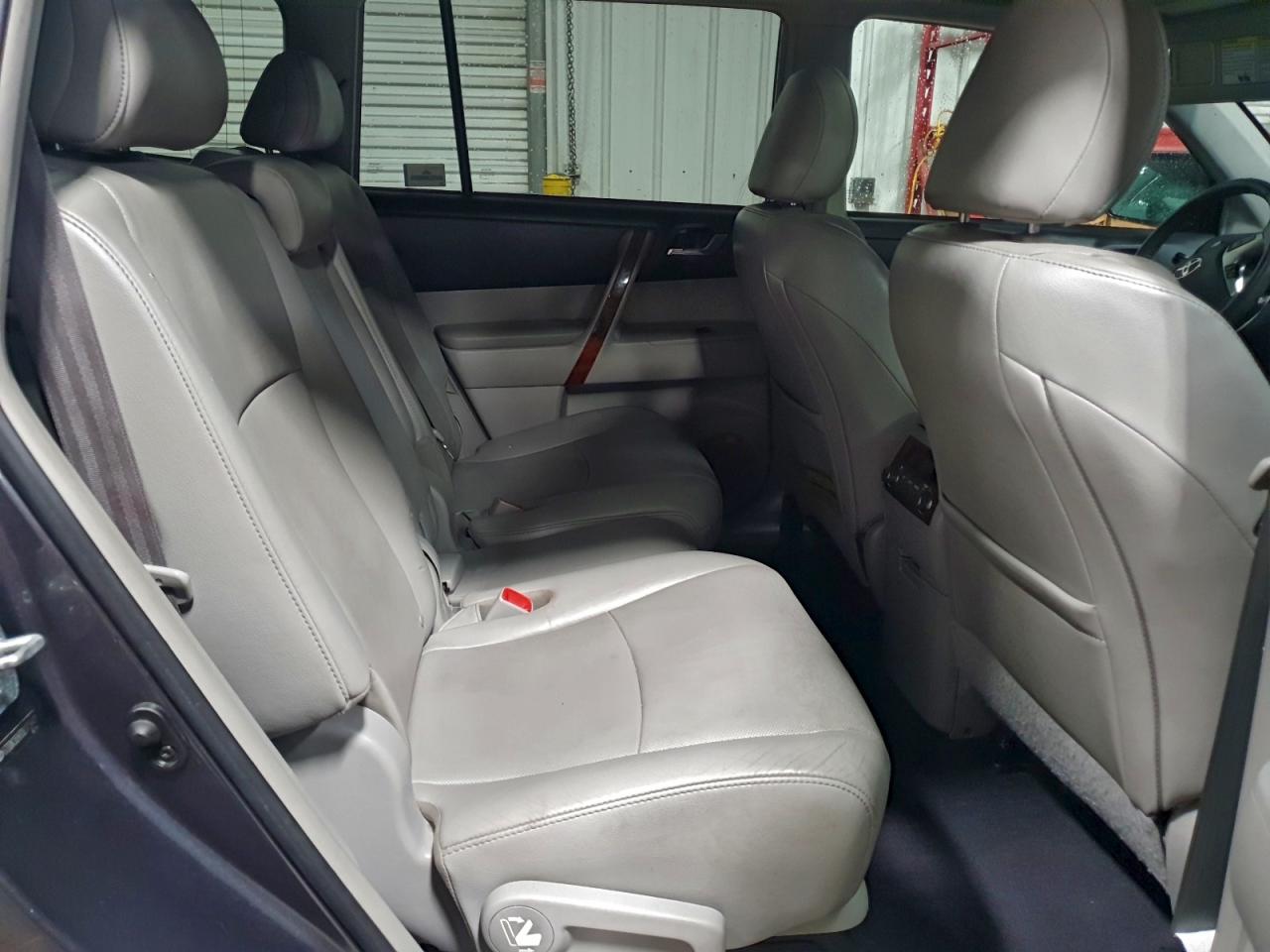 2013 TOYOTA HIGHLANDER LIMITED photo 28
