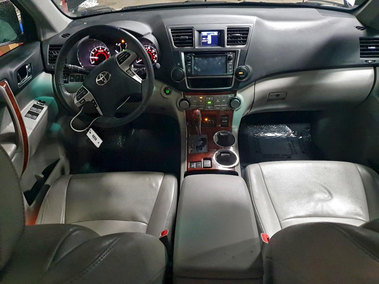 2013 TOYOTA HIGHLANDER LIMITED photo 22