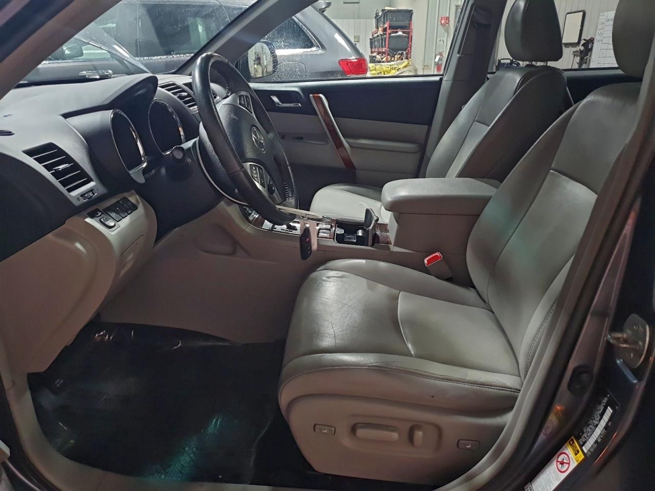 2013 TOYOTA HIGHLANDER LIMITED photo 19