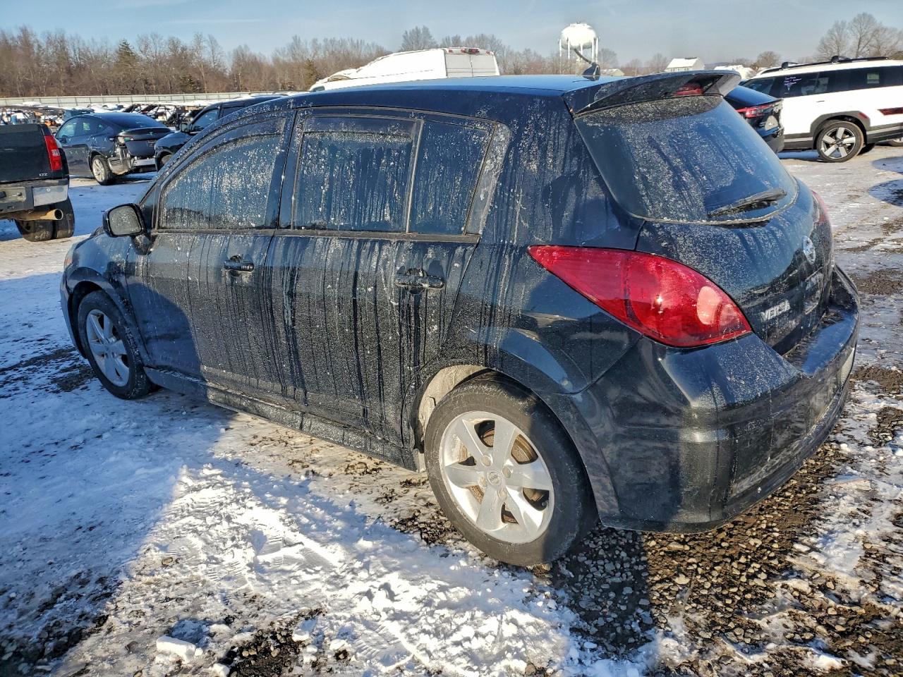 2011 NISSAN VERSA S photo 2