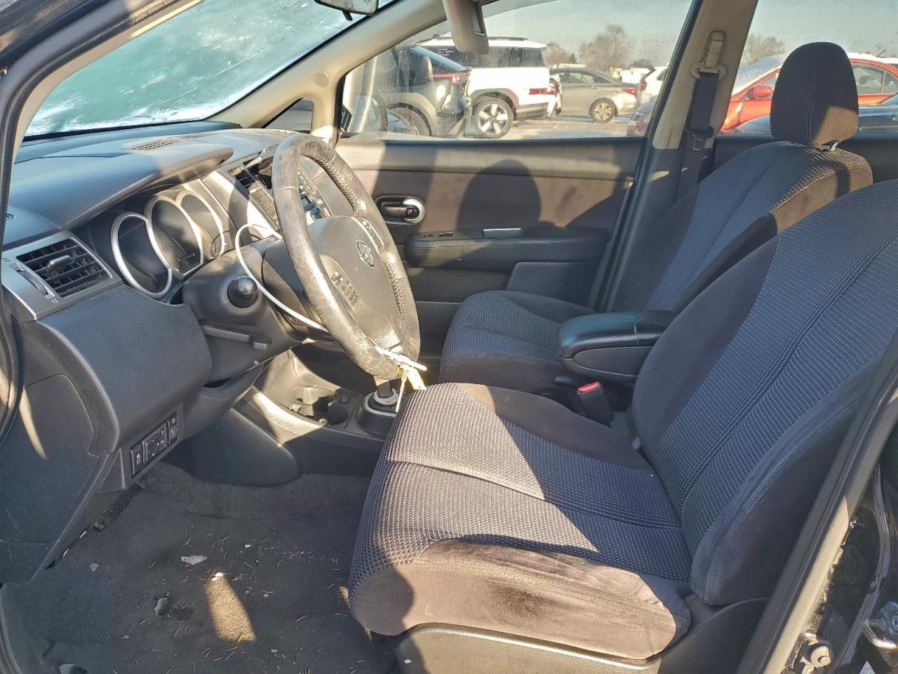 2011 NISSAN VERSA S photo 7