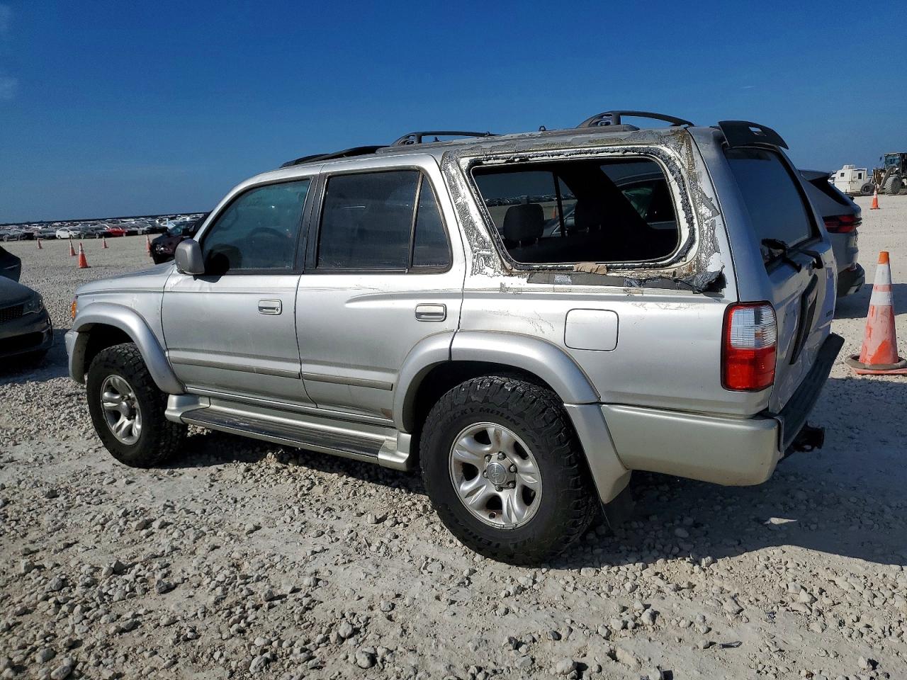 2001 TOYOTA 4RUNNER SR5 photo 4