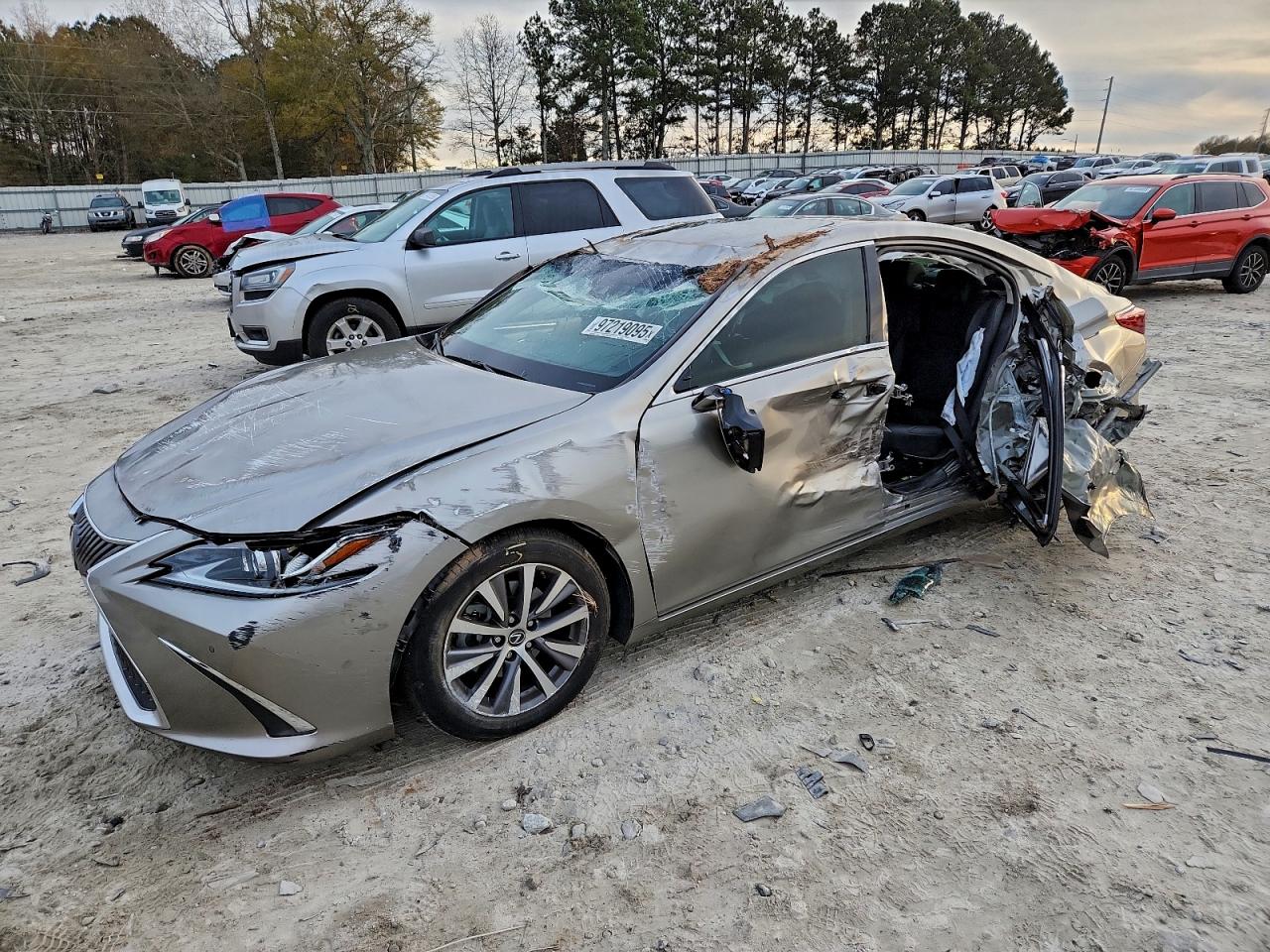 2021 LEXUS ES
