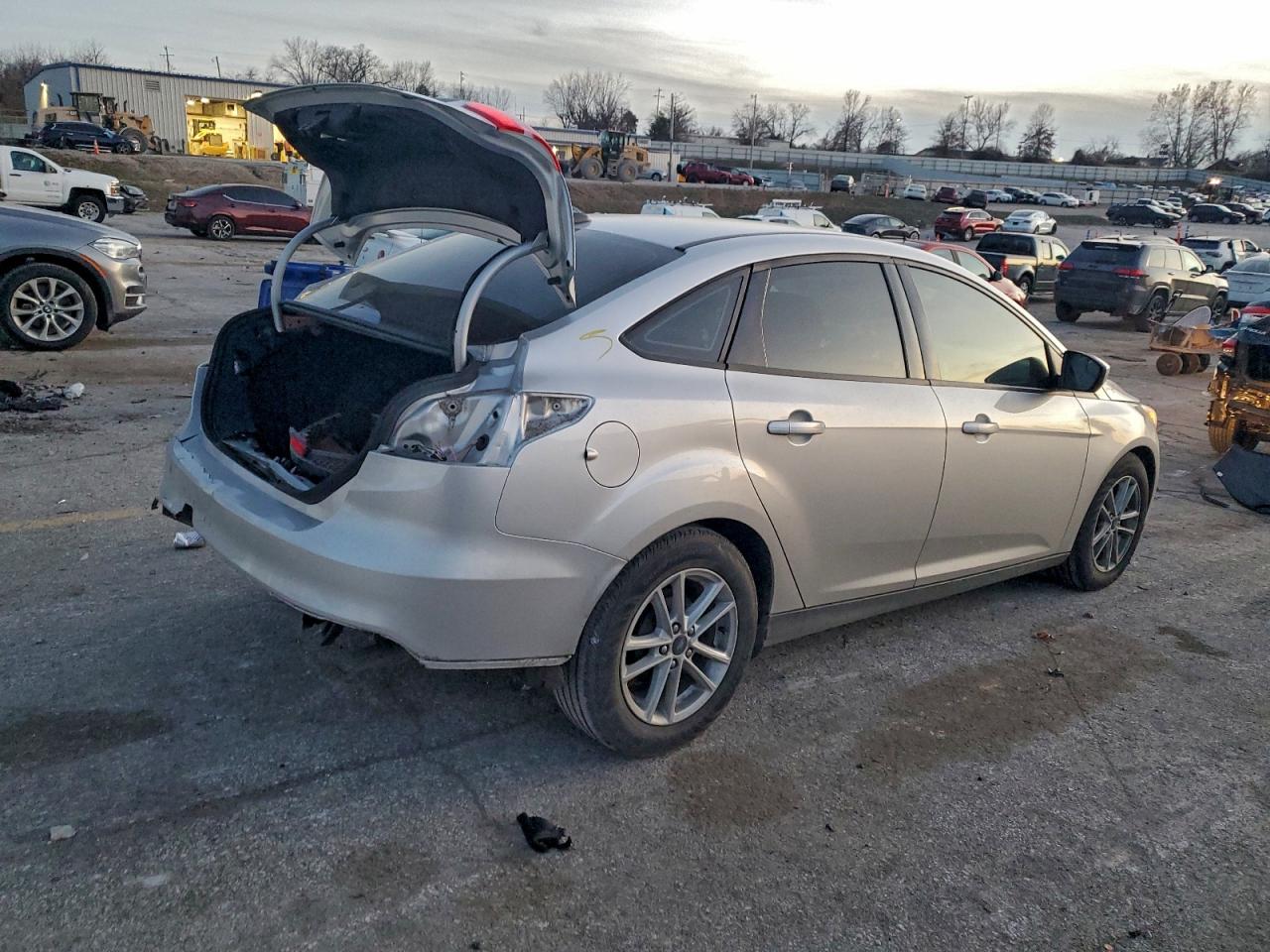 2018 FORD FOCUS SE photo 3