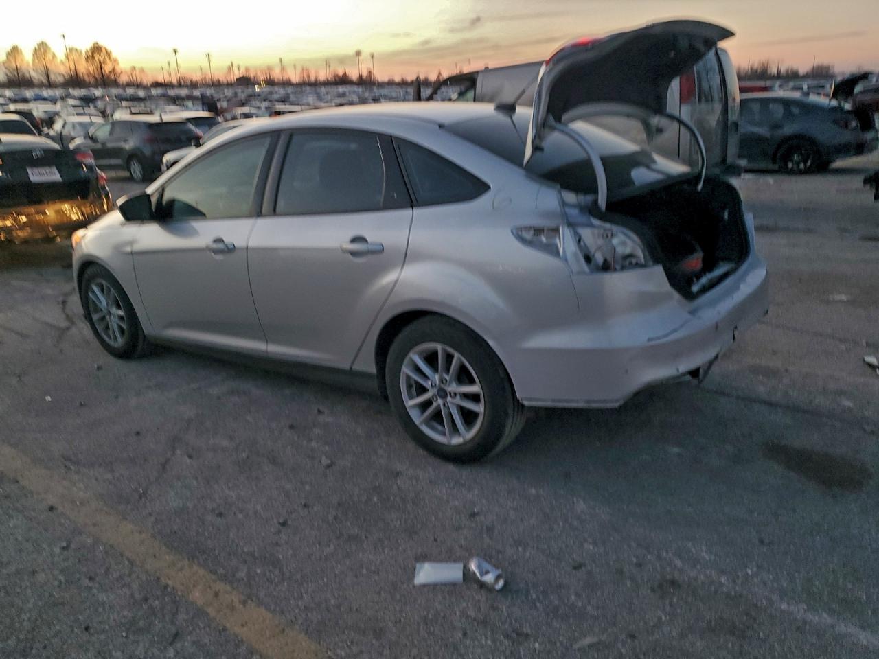 2018 FORD FOCUS SE photo 2