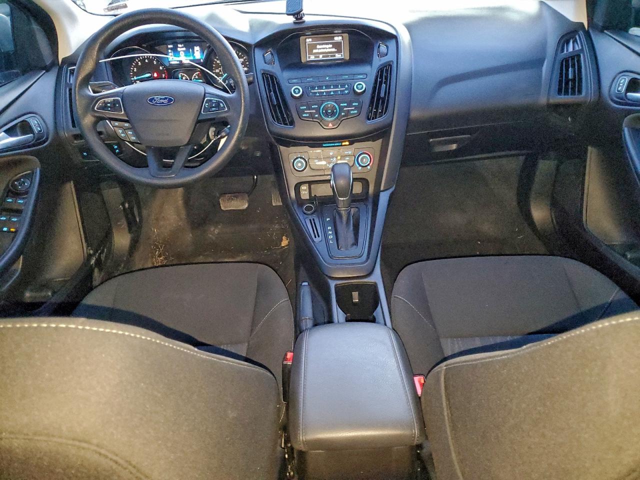 2018 FORD FOCUS SE photo 8