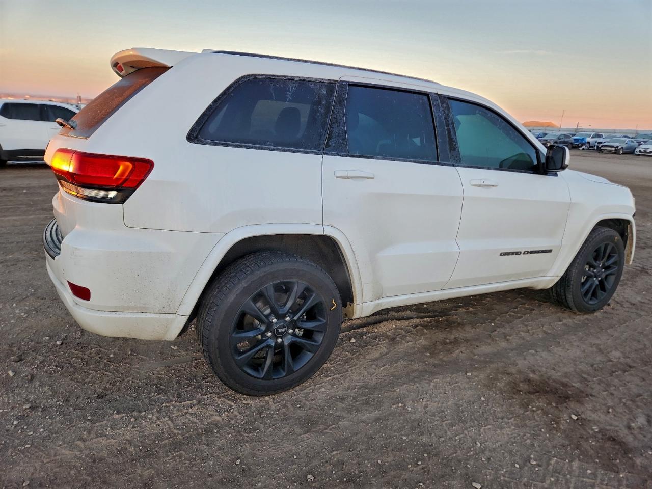 2018 JEEP GRAND CHEROKEE LAREDO photo 3