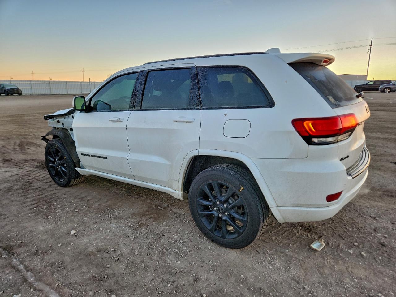 2018 JEEP GRAND CHEROKEE LAREDO photo 2