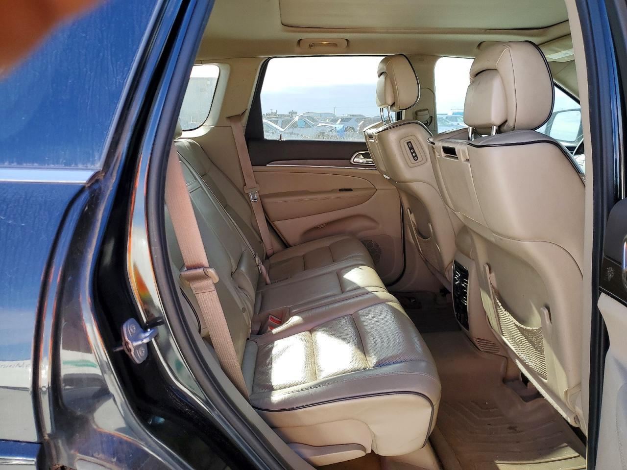 2015 JEEP GRAND CHEROKEE OVERLAND photo 11