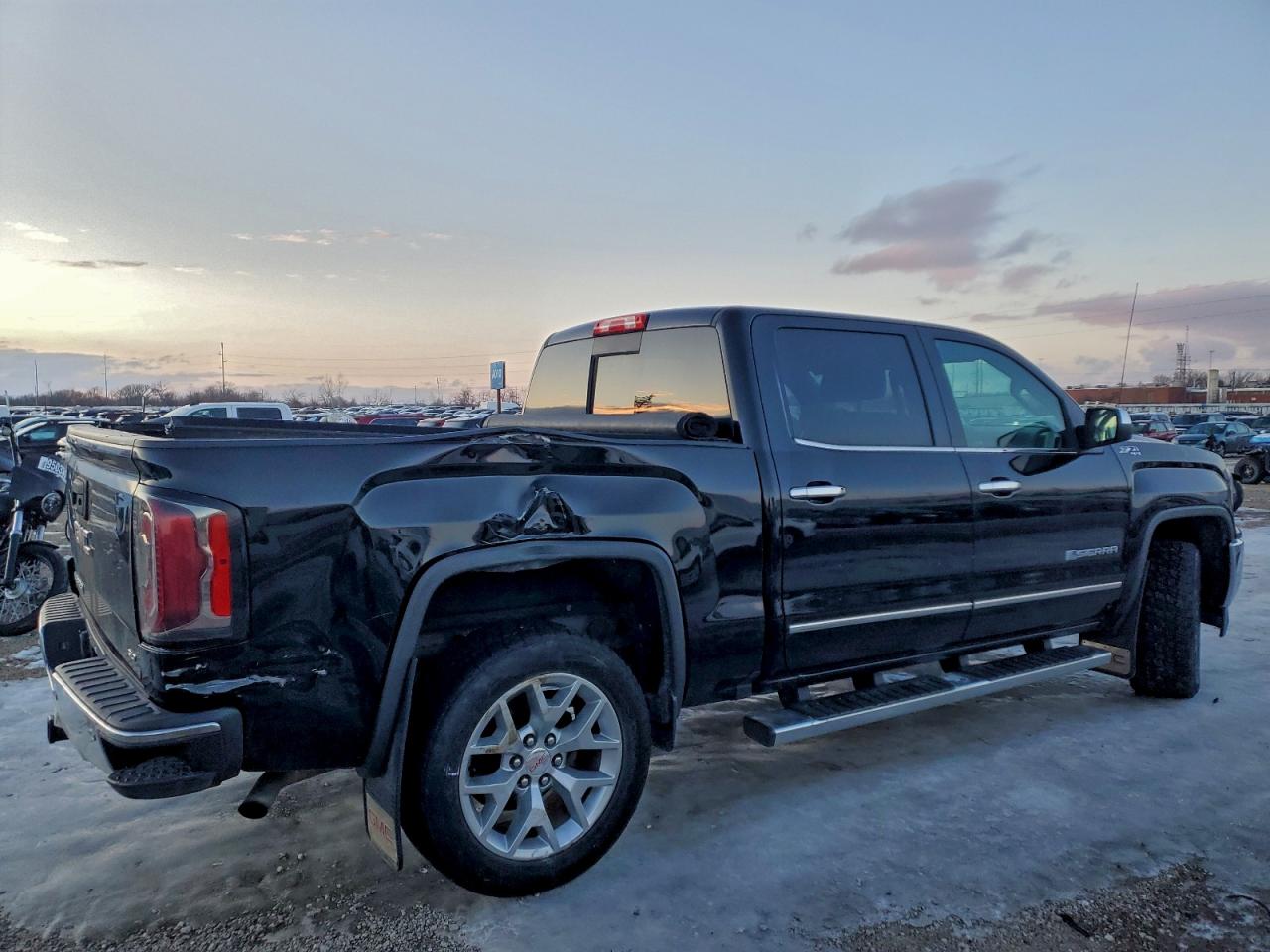 2017 GMC SIERRA K1500 SLT photo 7