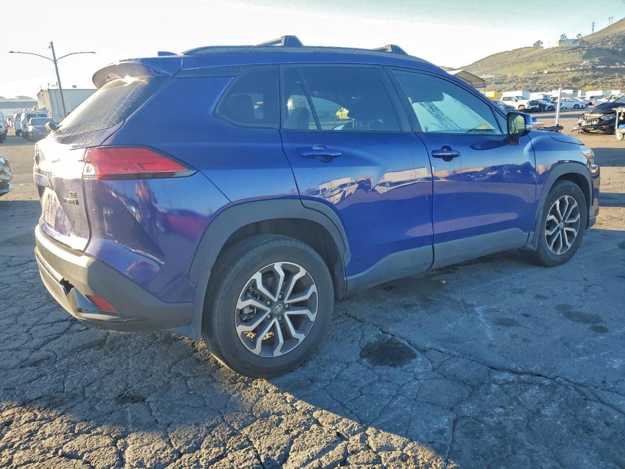 2023 TOYOTA COROLLA CROSS LE photo 7
