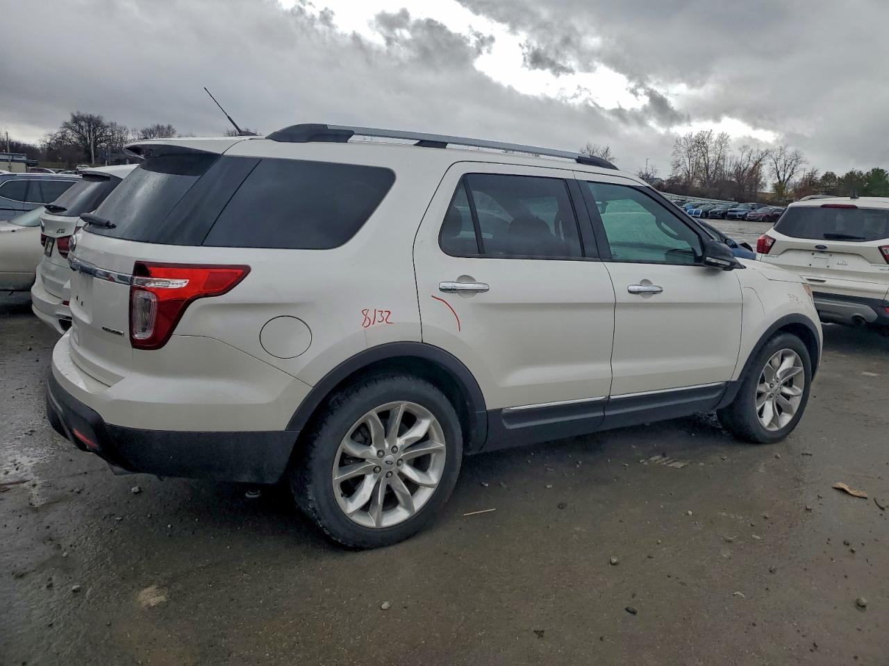 2015 FORD EXPLORER XLT photo 3