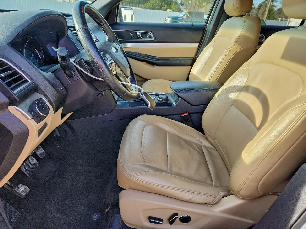 2017 FORD EXPLORER XLT photo 7