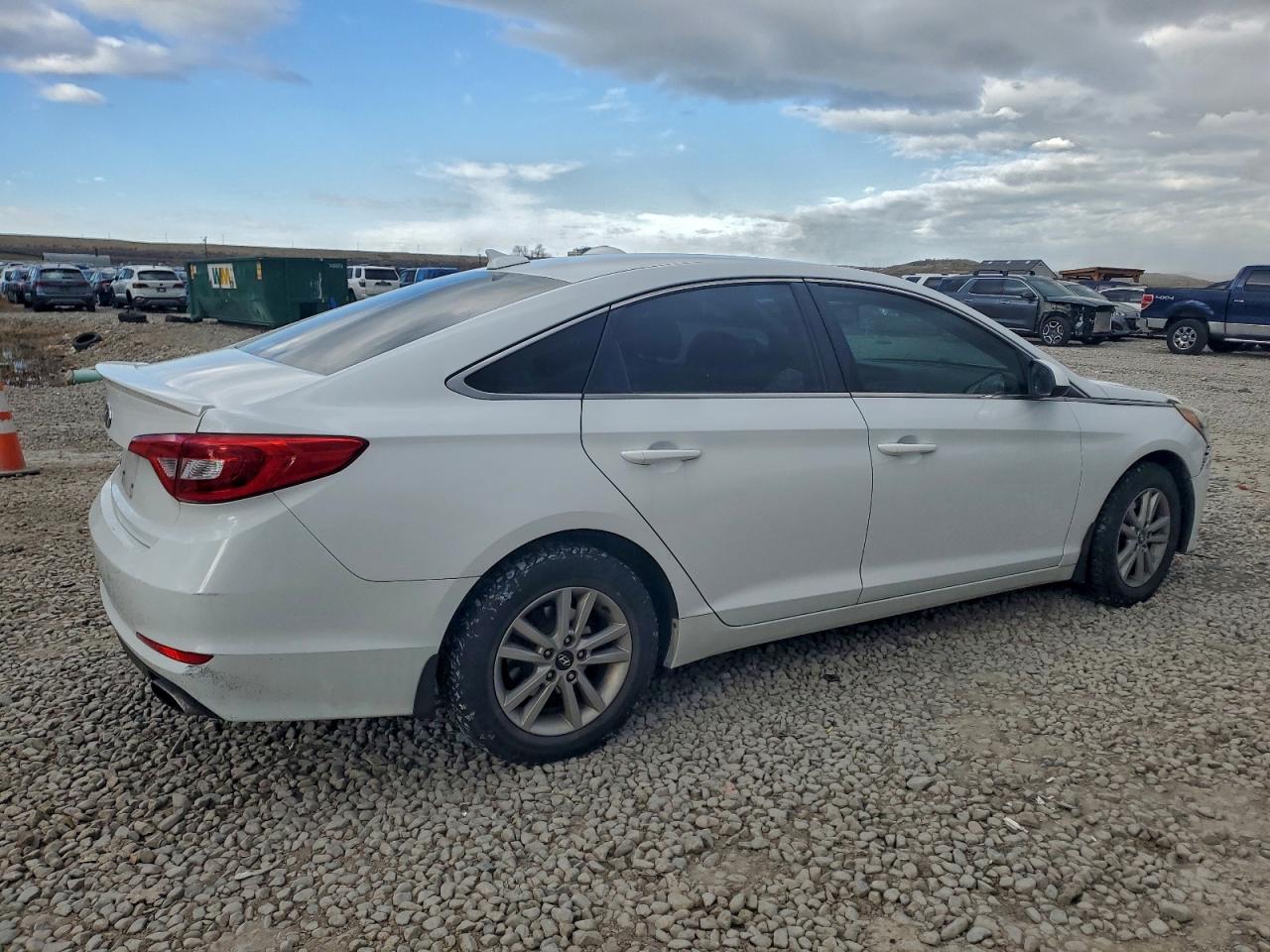 2015 HYUNDAI SONATA SE photo 7