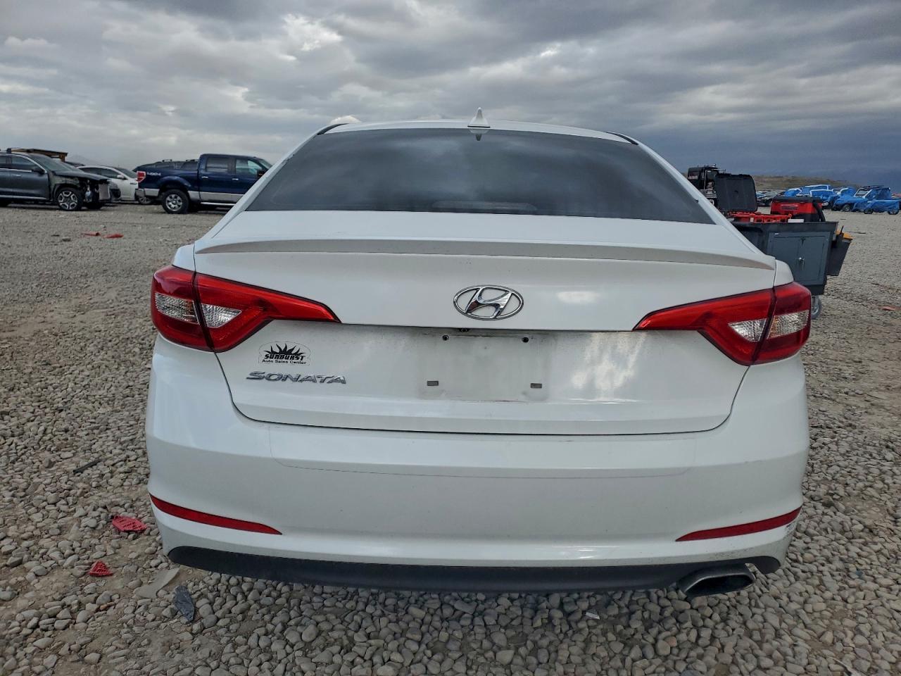 2015 HYUNDAI SONATA SE photo 16