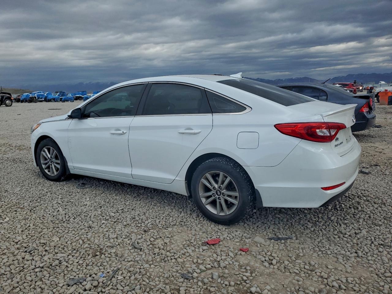 2015 HYUNDAI SONATA SE photo 4