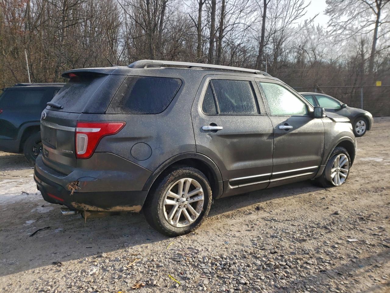 2015 FORD EXPLORER XLT photo 3