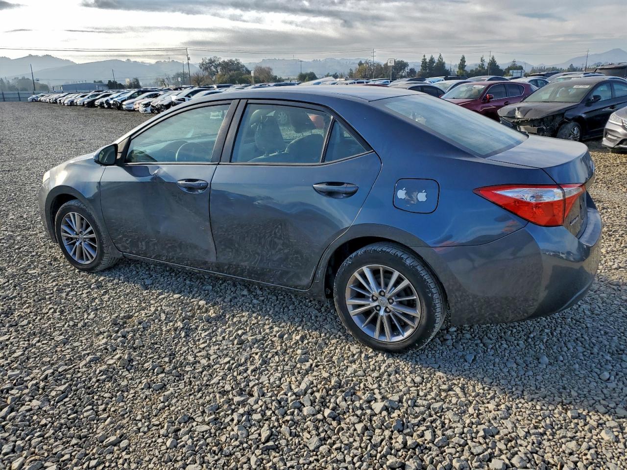 2015 TOYOTA COROLLA L photo 2