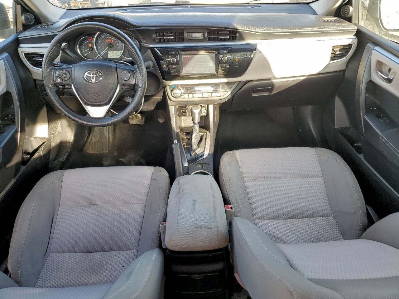 2015 TOYOTA COROLLA L photo 8