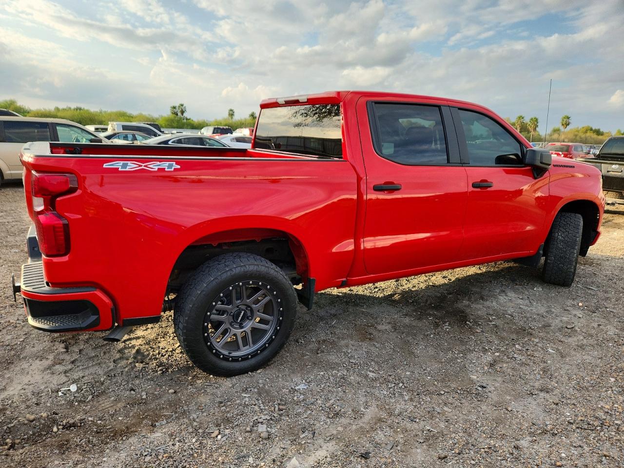 2025 CHEVROLET SILVERADO K1500 CUSTOM photo 3