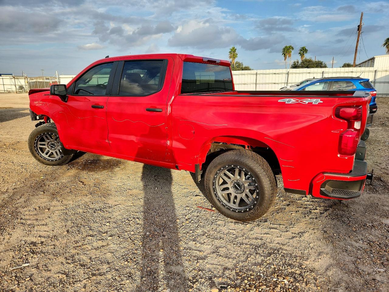 2025 CHEVROLET SILVERADO K1500 CUSTOM photo 2