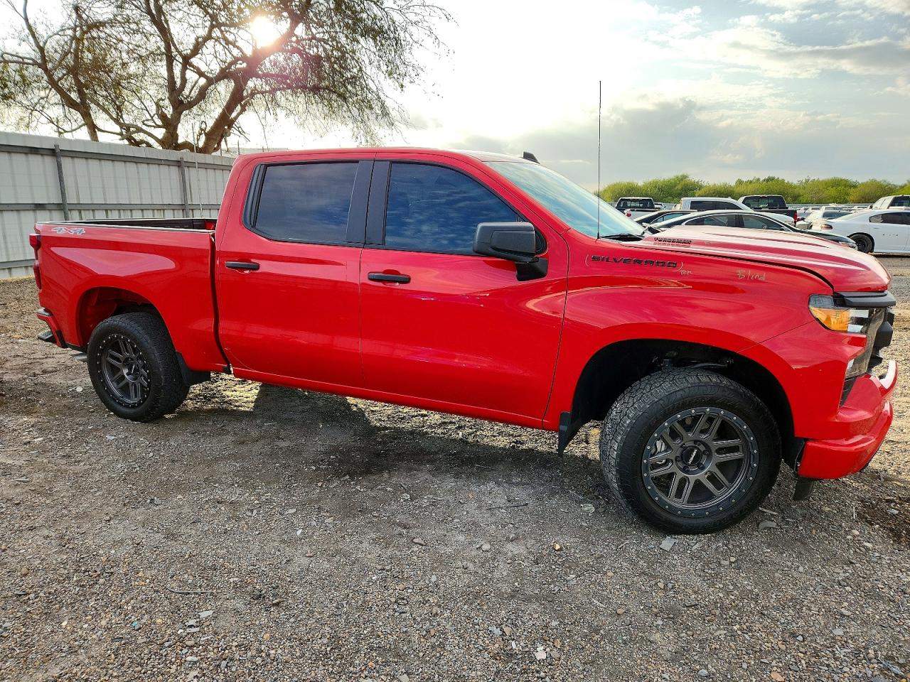 2025 CHEVROLET SILVERADO K1500 CUSTOM photo 4