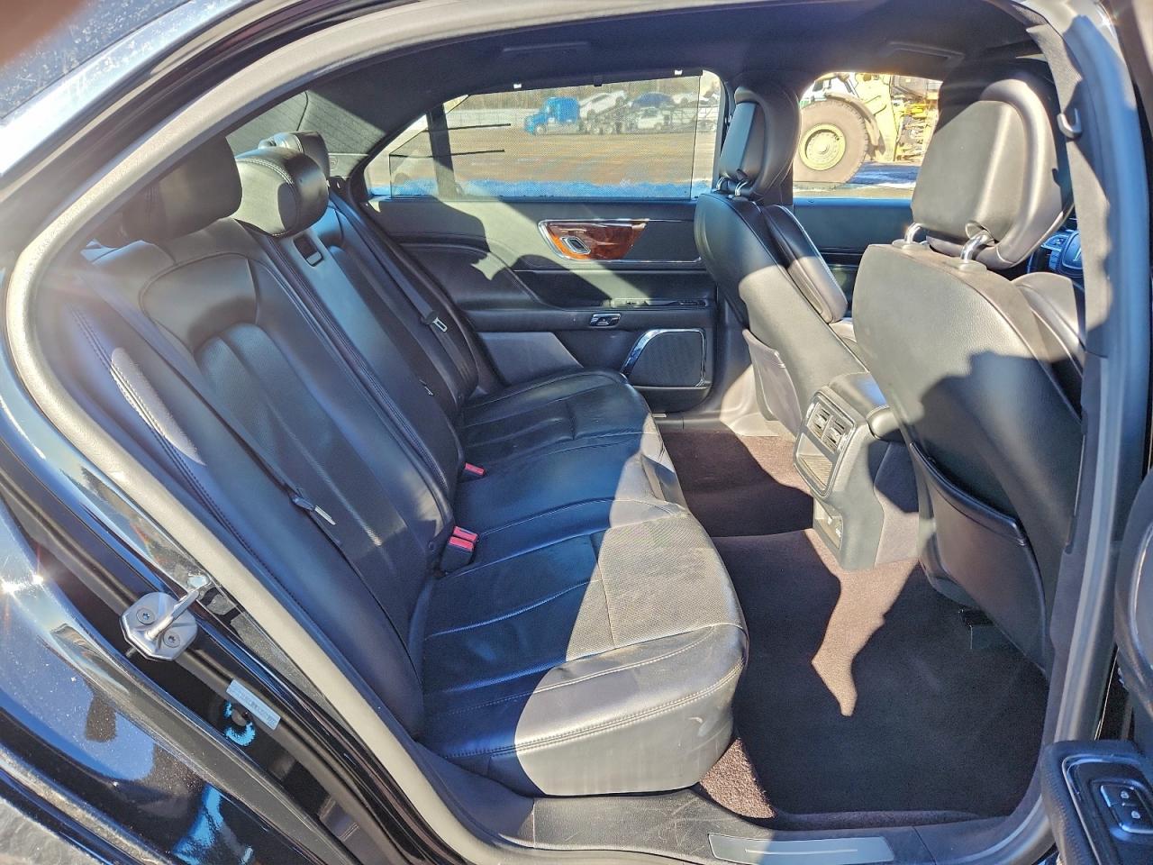 2018 LINCOLN CONTINENTAL photo 10