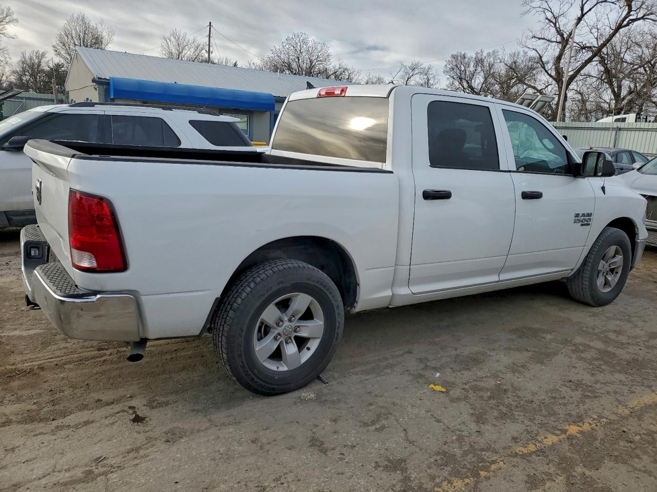 2023 RAM 1500 CLASSIC SLT photo 3