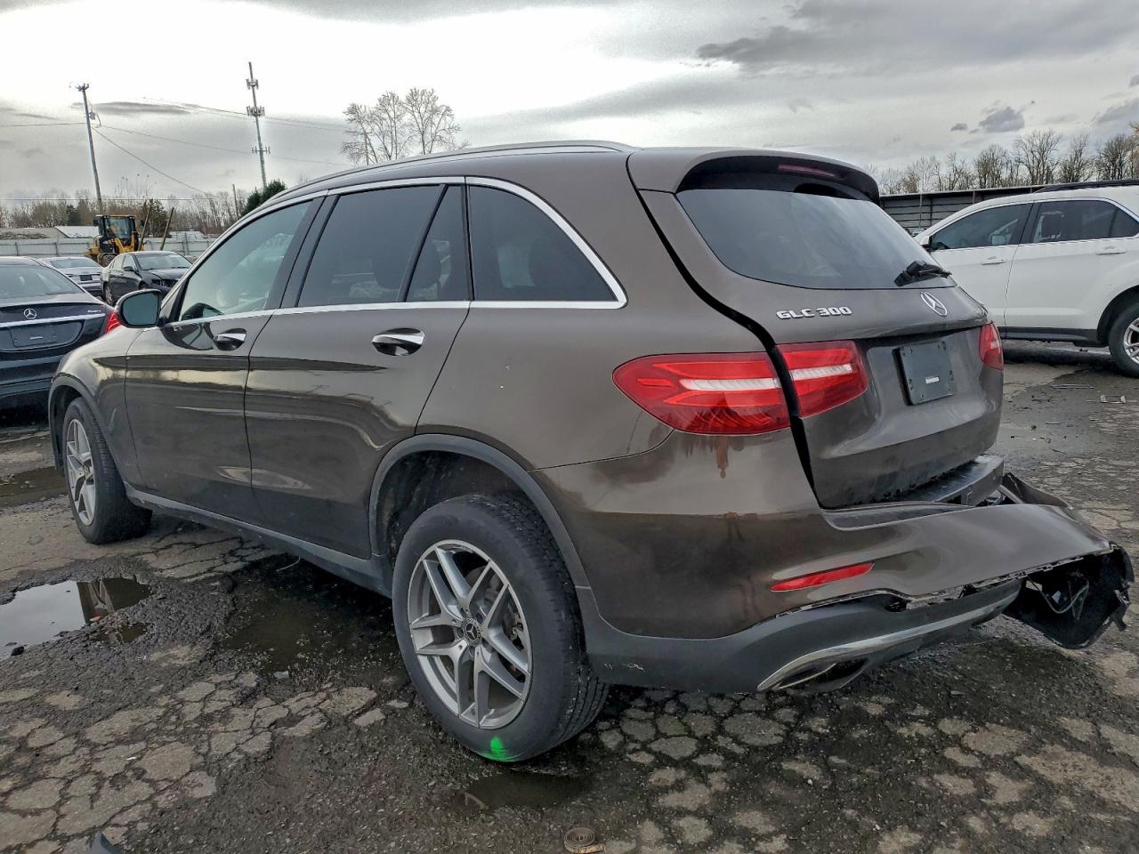 2018 MERCEDES-BENZ GLC 300 4MATIC photo 2