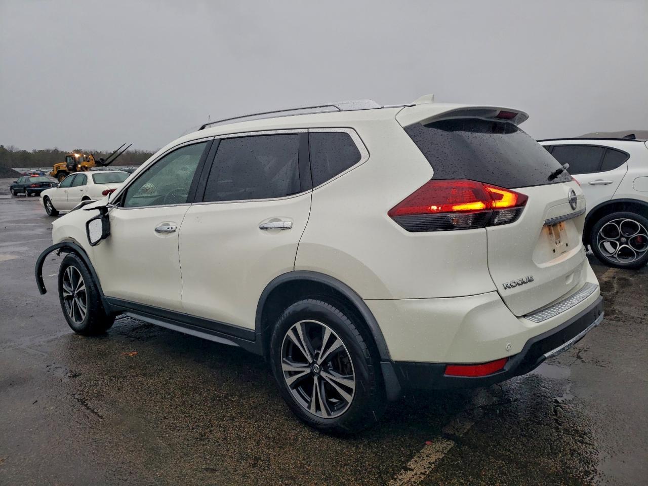 2019 NISSAN ROGUE S photo 2