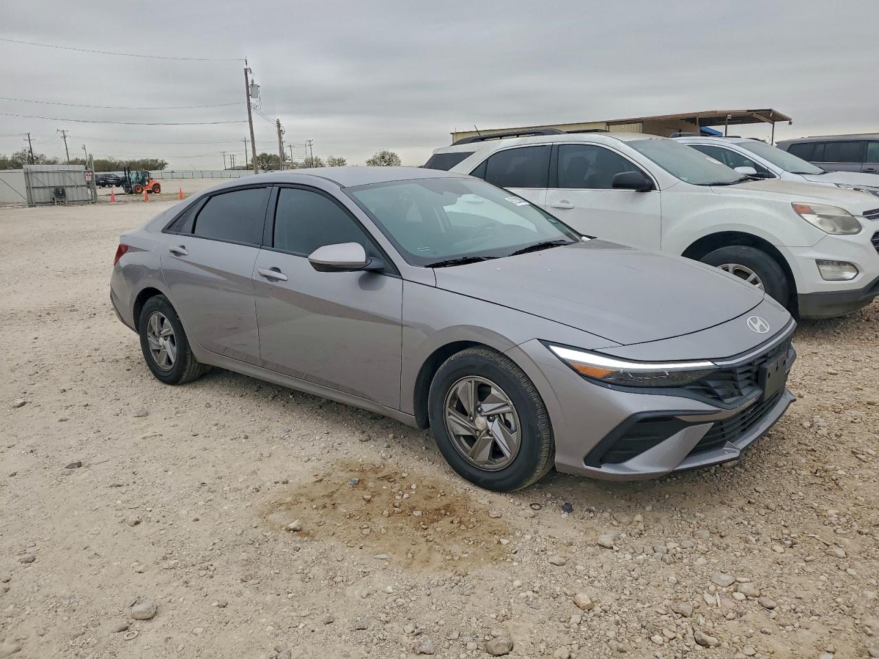 2025 HYUNDAI ELANTRA SE photo 4