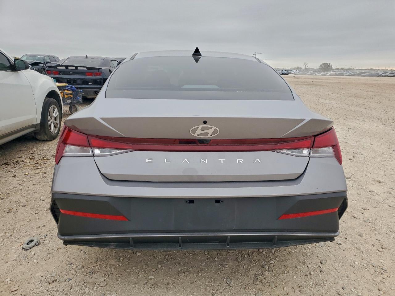 2025 HYUNDAI ELANTRA SE photo 6