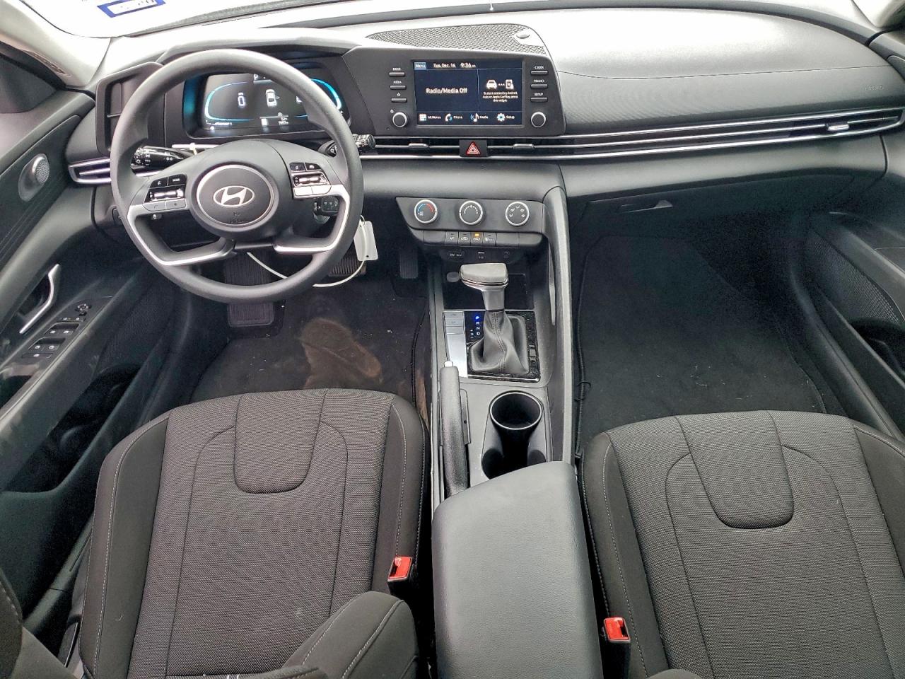 2025 HYUNDAI ELANTRA SE photo 8