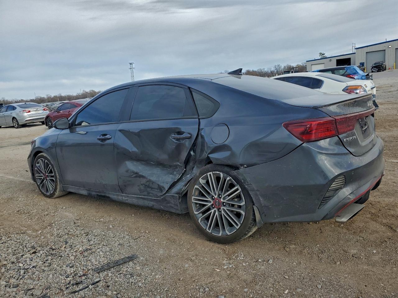 2023 KIA FORTE GT photo 2