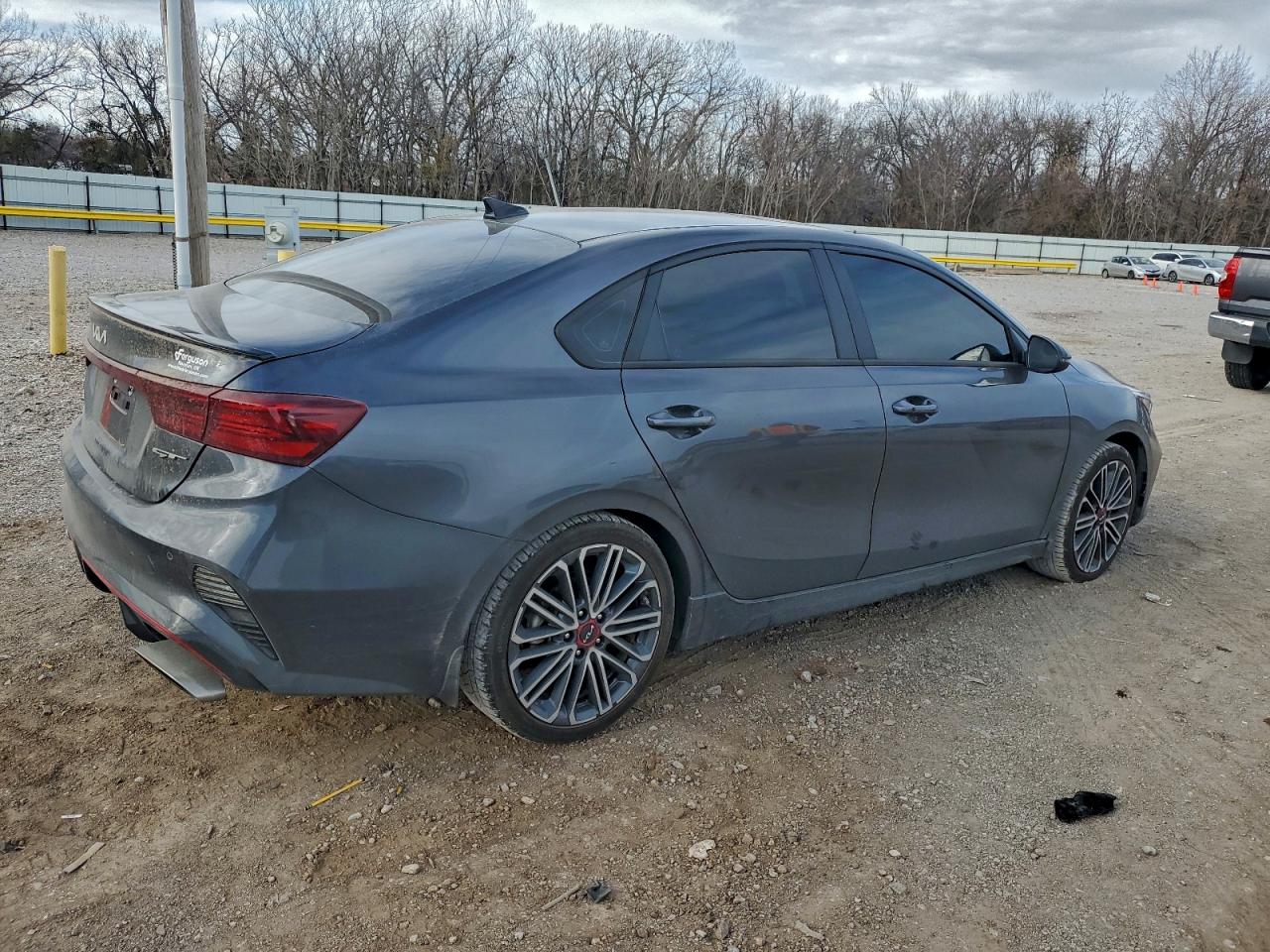 2023 KIA FORTE GT photo 3