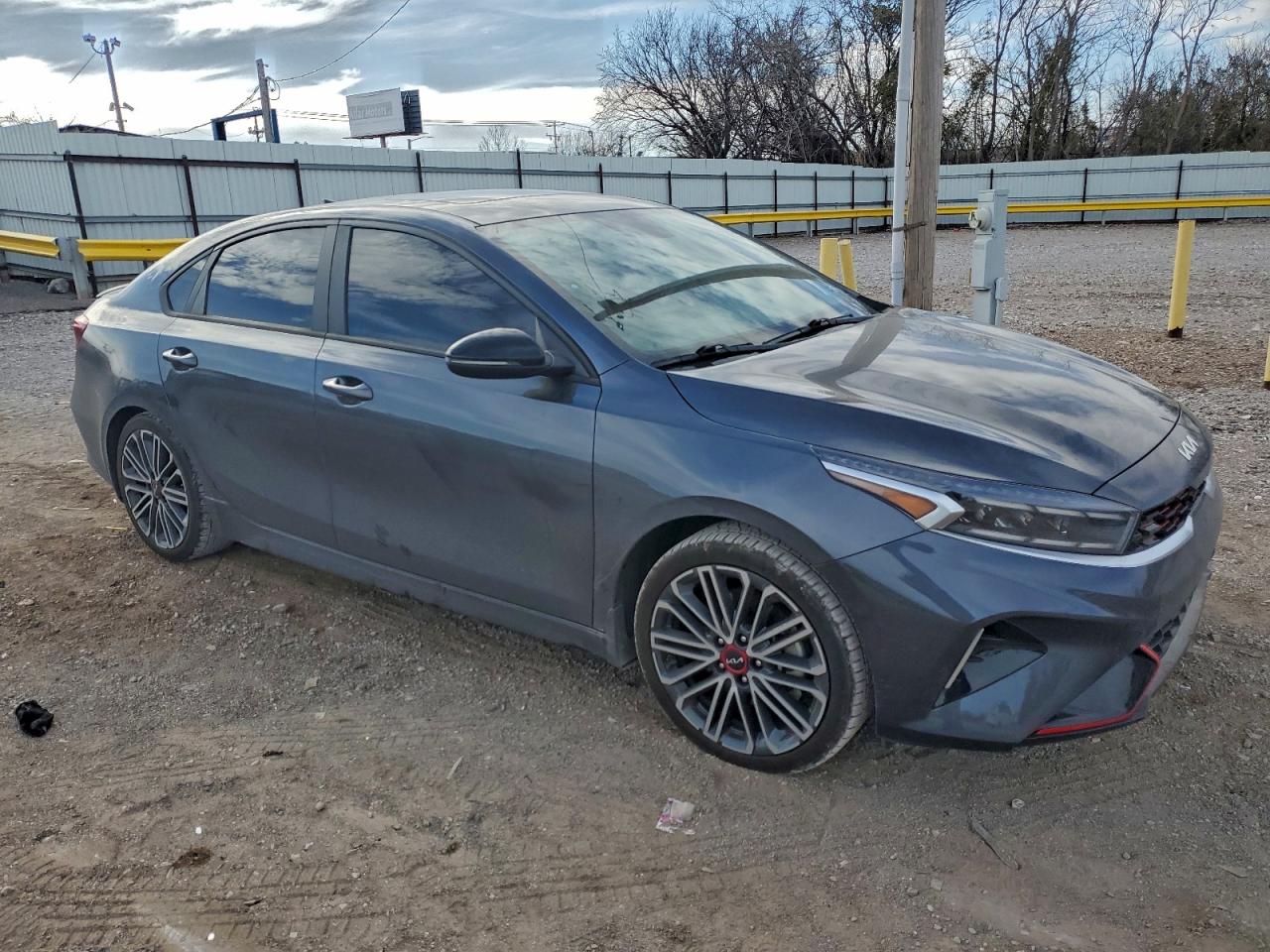2023 KIA FORTE GT photo 4