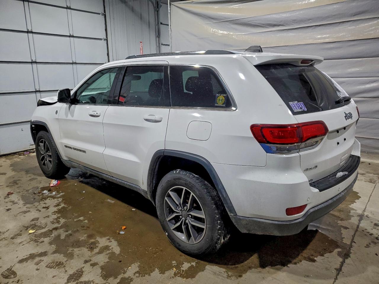 2020 JEEP GRAND CHEROKEE LAREDO photo 2