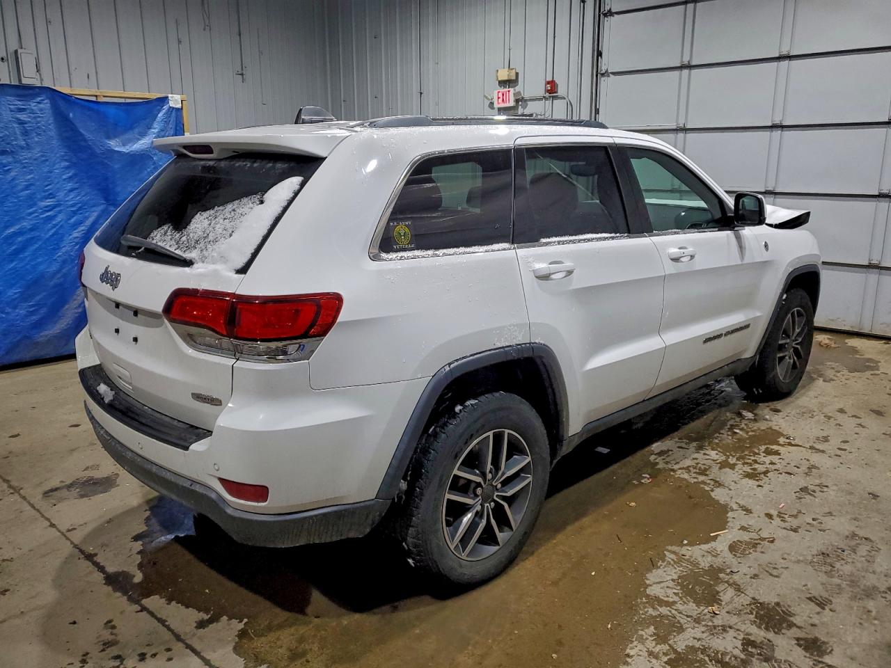 2020 JEEP GRAND CHEROKEE LAREDO photo 3
