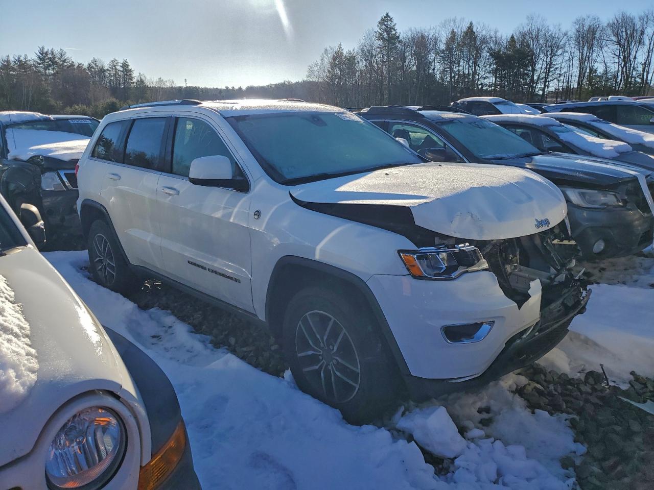 2020 JEEP GRAND CHEROKEE LAREDO photo 4