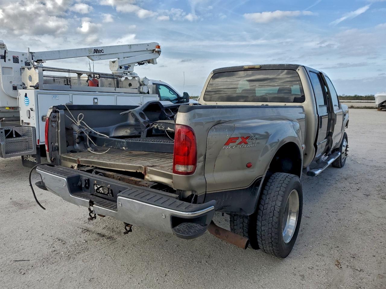 2004 FORD F550 SUPER photo 4