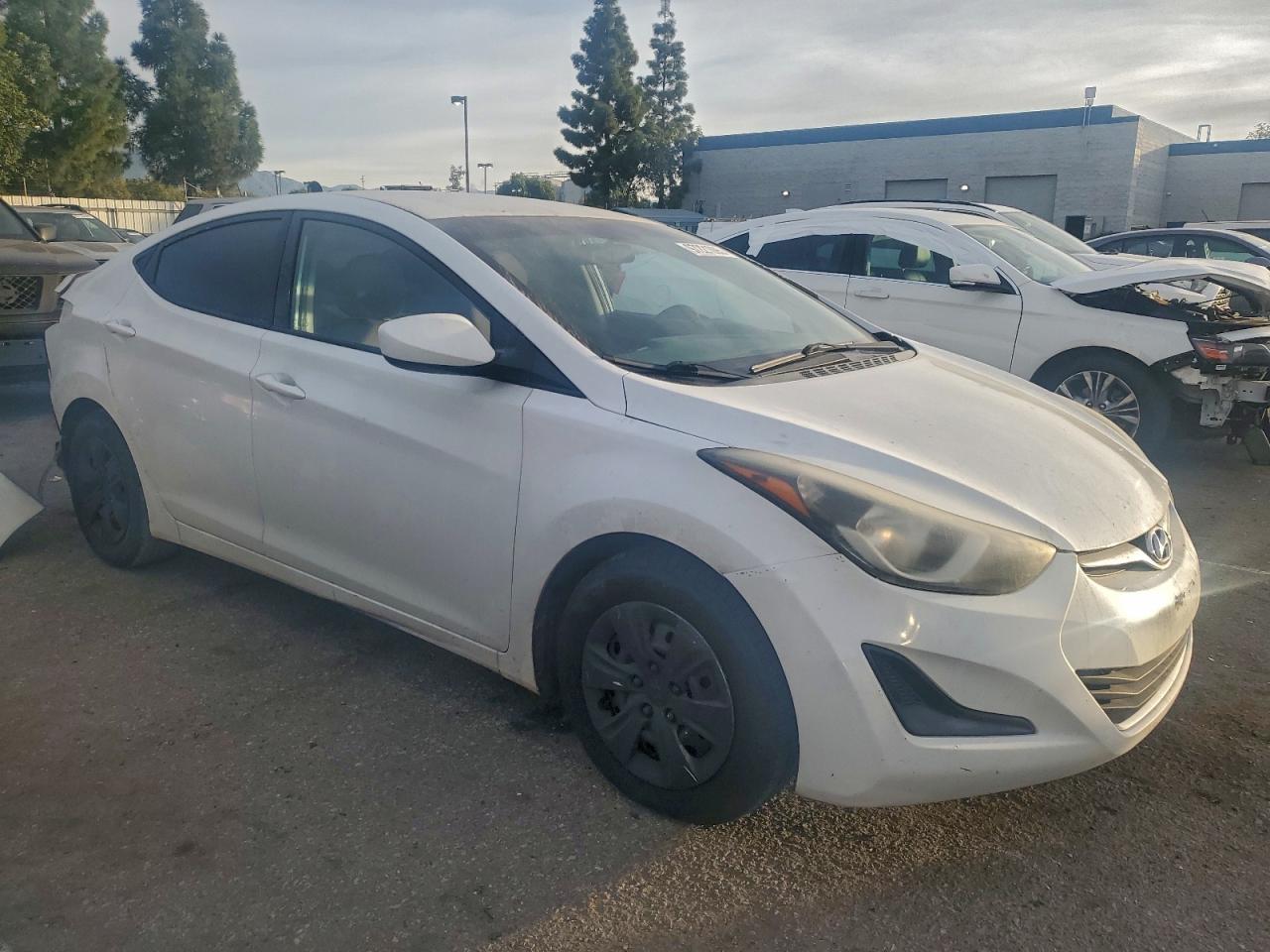 2016 HYUNDAI ELANTRA SE photo 4