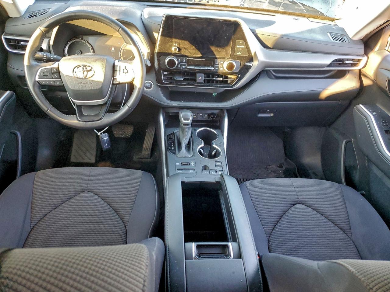 2024 TOYOTA HIGHLANDER LE photo 8