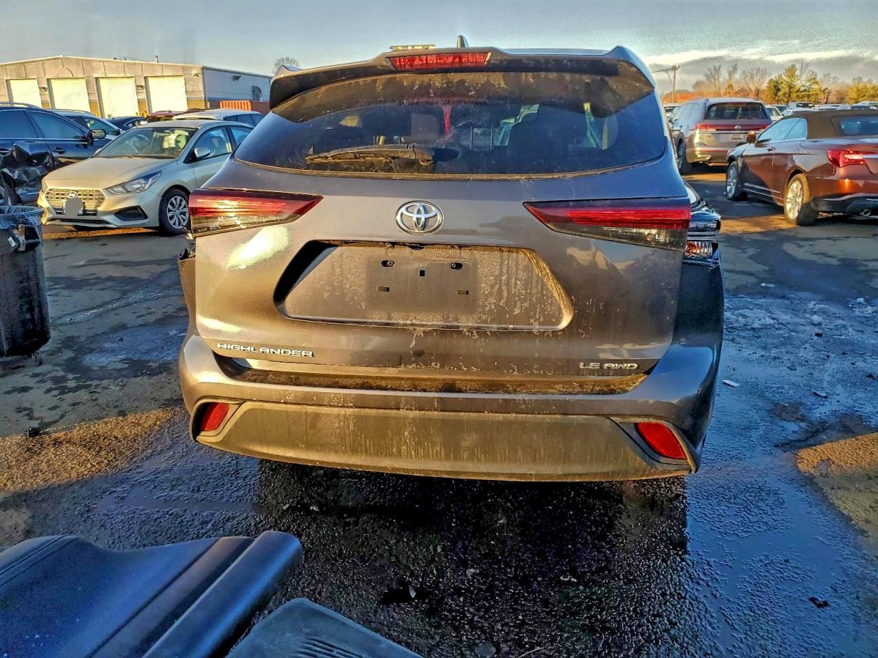 2024 TOYOTA HIGHLANDER LE photo 6
