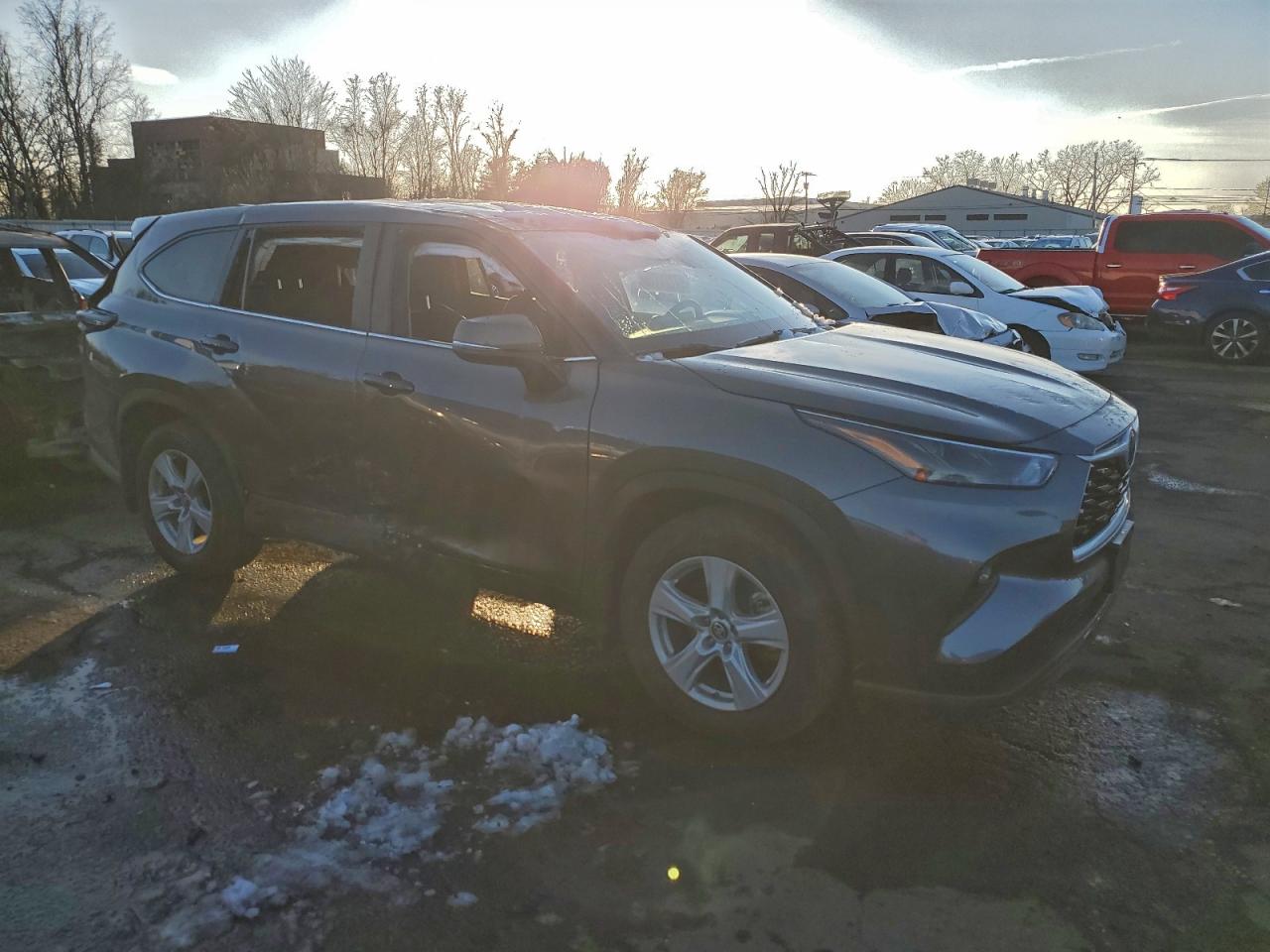 2024 TOYOTA HIGHLANDER LE photo 4