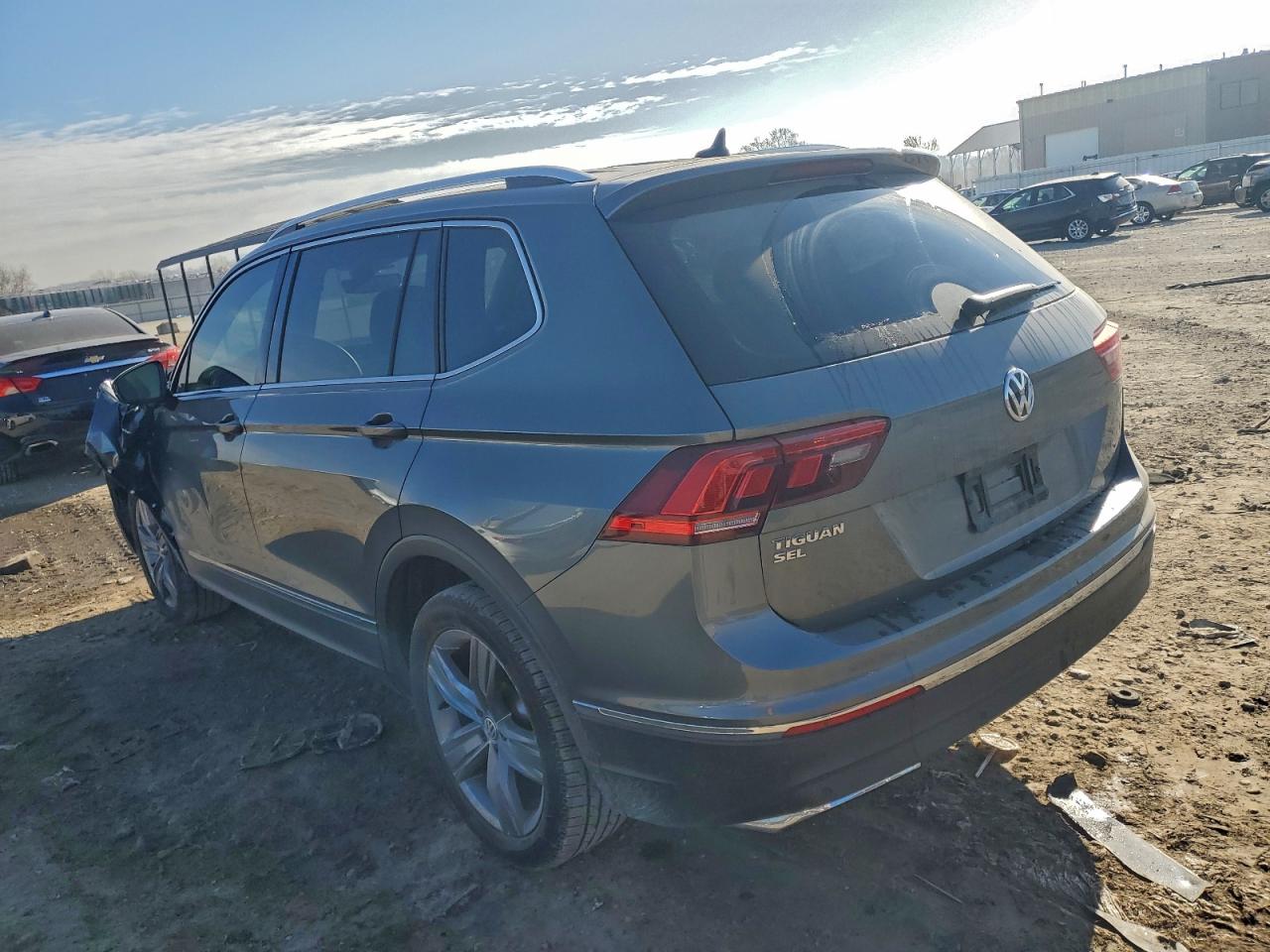 2020 VOLKSWAGEN TIGUAN photo 2