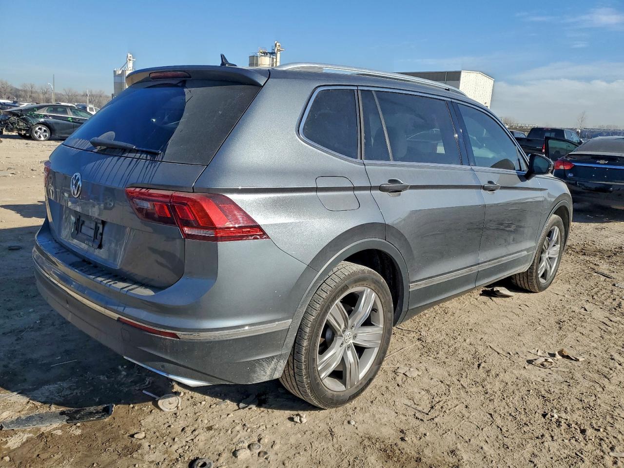 2020 VOLKSWAGEN TIGUAN photo 3